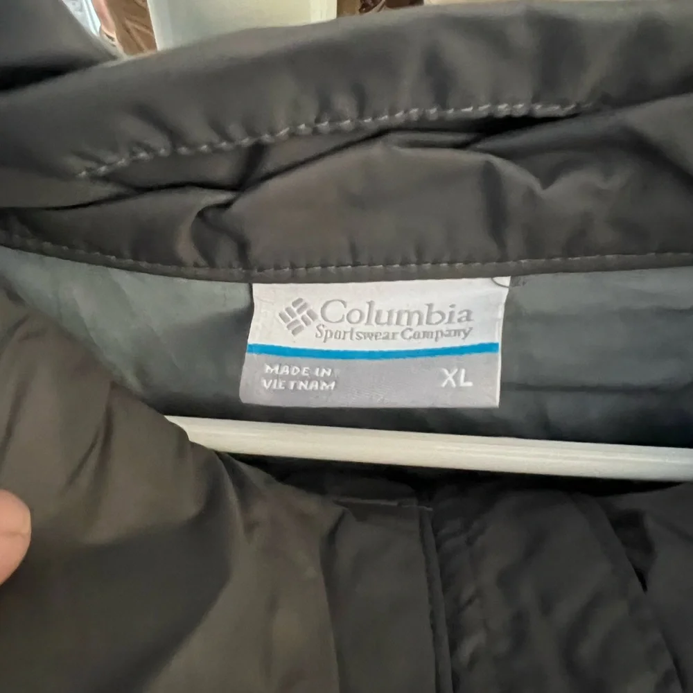 Columbia rain jacket - Picture 3 of 3